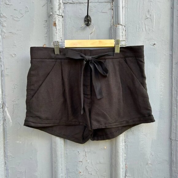 Wilfred Black Linen Allegra Shorts, size  6 - Picture 3 of 10